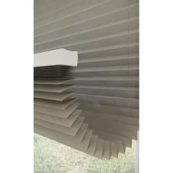 Fenstr Plisségordijn Raya Taupe Lichtdoorlatend