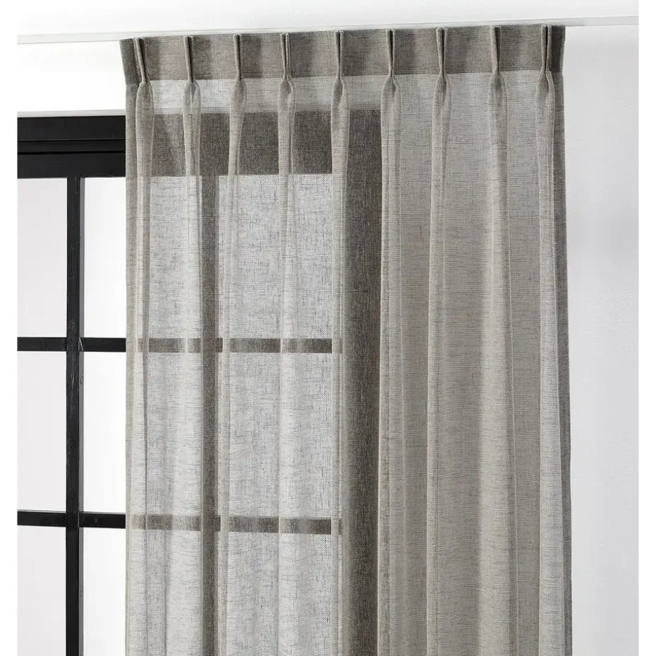 Inbetween Max Taupe